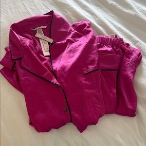 Victoria’s Secret Women's Pink Satin Pajama Set NWT